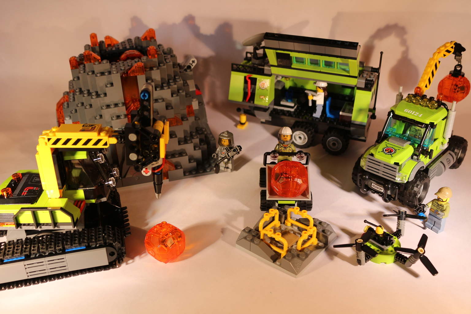 Lego 2024 volcano 60124