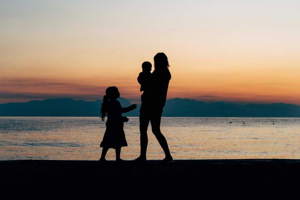 strong tips to help ease stress when planning your first family holiday strong scaled