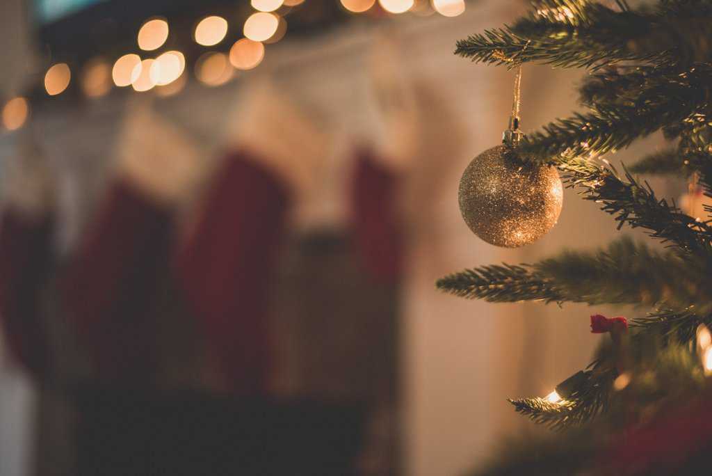 a aholiday season traveling tips have safe christmas getaway scaled