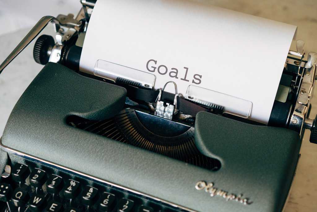 a typewriter with the word goals written on it.
